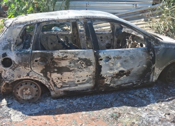 Homem é preso após tentar matar ex e incendiar carro