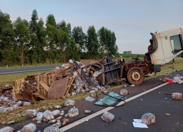 PRF registra 34 acidentes e 2 mortes no feriado em Goiás