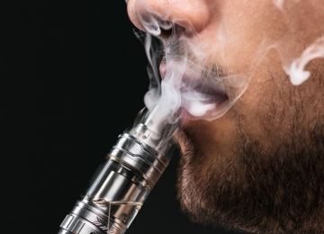 Vape expõe jovens a até seis vezes mais nicotina que o cigarro, alerta especialista