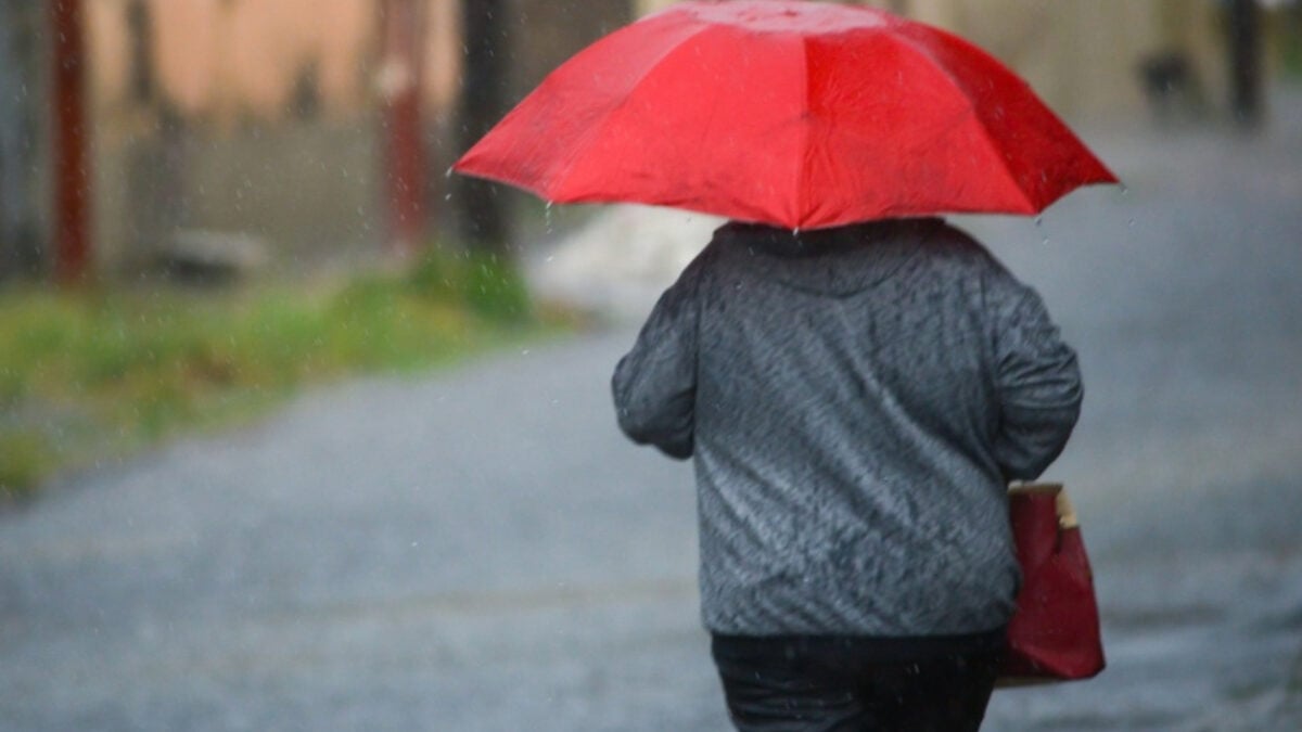 Frente fria e fenômeno La Niña trazem de volta as chuvas e colocam 185 cidades de Goiás em alerta de temporais