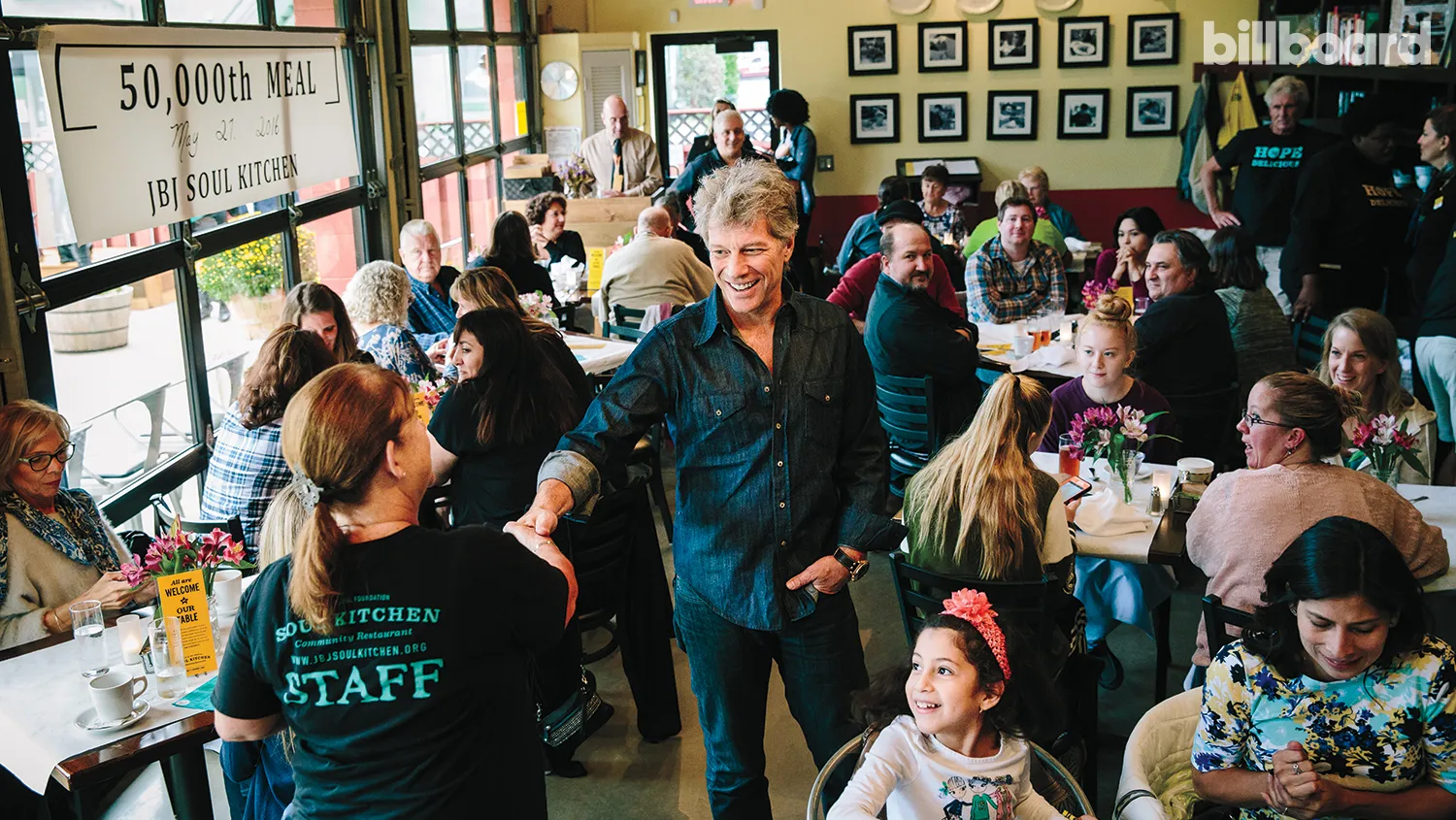 Jon Bon Jovi cria restaurante que oferece refeições a quem precisa: pague o que puder