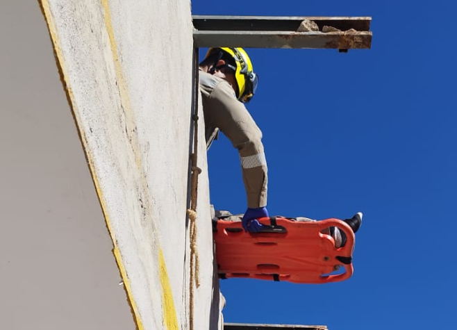 Bombeiros salvam trabalhadores vítimas de choque elétrico em Pirenópolis