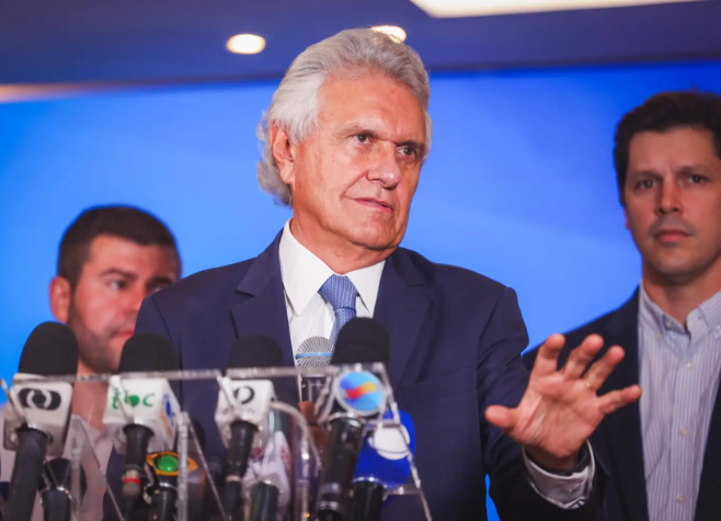 Contaminado por Vorcaro não pode ser presidente, diz Caiado, que nega indireta a Flávio Bolsonaro