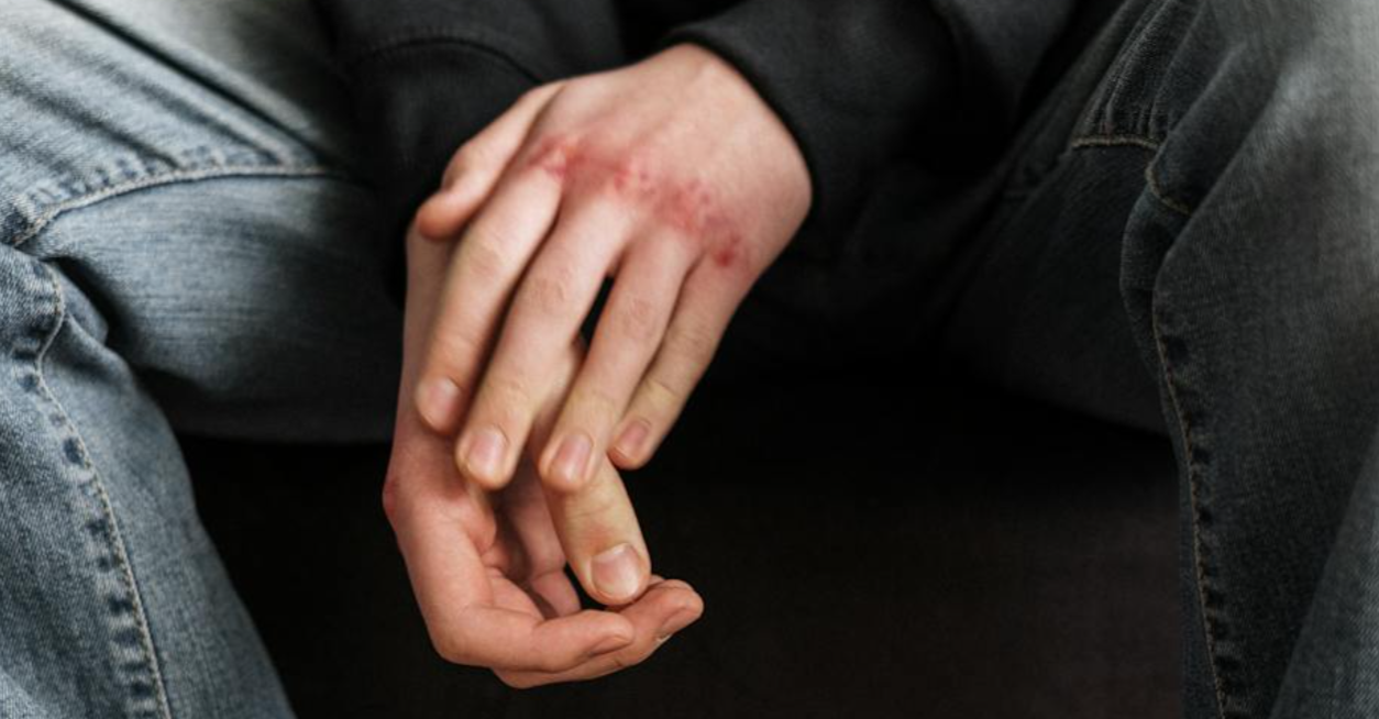 Homens vítimas de violência sexual enfrentam silêncio e estigma no Brasil 