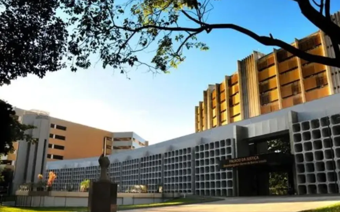 Concurso da Receita é suspenso por não ter cota pra negro 