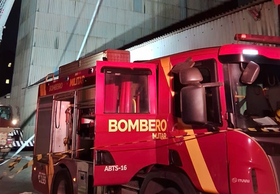 Incêndio em fábrica de fertilizantes em Rio Verde deixa um morto 