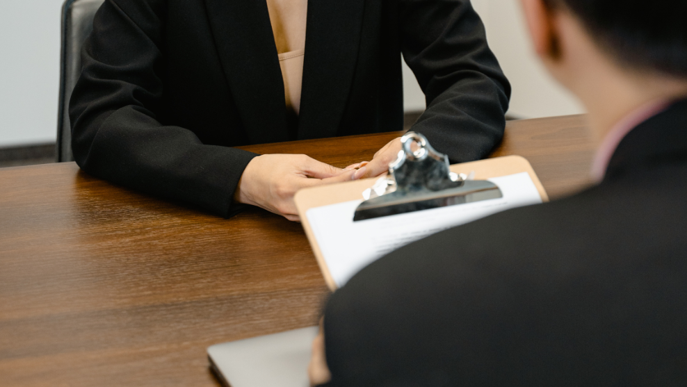AGM abre seleção com vaga para auxiliar de limpeza com salário de R$ 2,5 mil 
