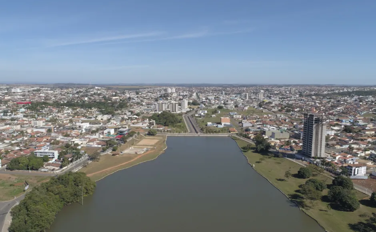 Prefeitura de Catalão abre concurso com 140 vagas e salários de até R$ 9,9 mil 
