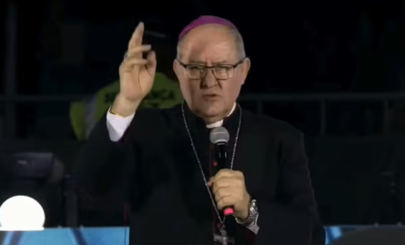 Bispo de Formosa pede proteção de Nossa Senhora contra o comunismo em evento religioso