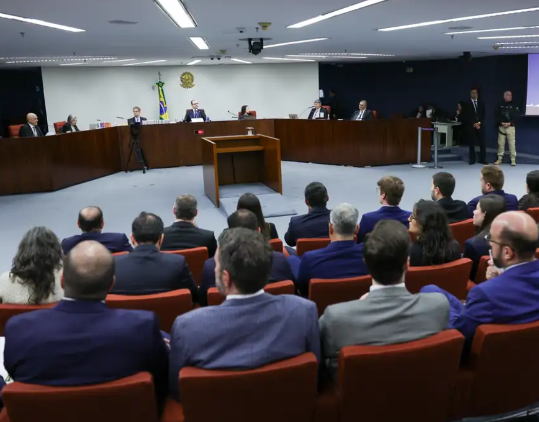 Saiba como foi o 1º dia do julgamento de Bolsonaro e mais sete réus 