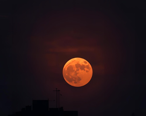 Setembro terá lua de sangue, eclipse solar e Saturno em destaque no céu