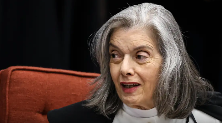 Cármen Lúcia forma maioria pela condenação de Bolsonaro e aliados 