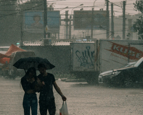 Frente fria deve trazer chuva, ventos fortes e risco de granizo em Goiás