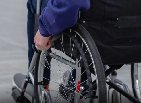 Mulher açougueira é presa após esfaquear marido com deficiência durante discussão 