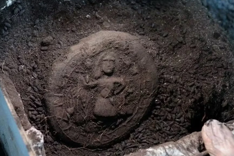 Arqueólogos encontram pães de 1,3 mil anos com inscrições sobre Jesus na Turquia