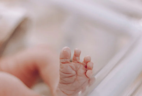  Criança de 1 ano  morre após agressões graves e abuso sexual em Novo Gama 