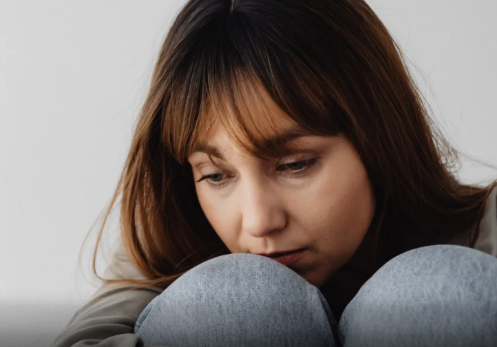 Como treinar o cérebro para se libertar do apego emocional em minutos