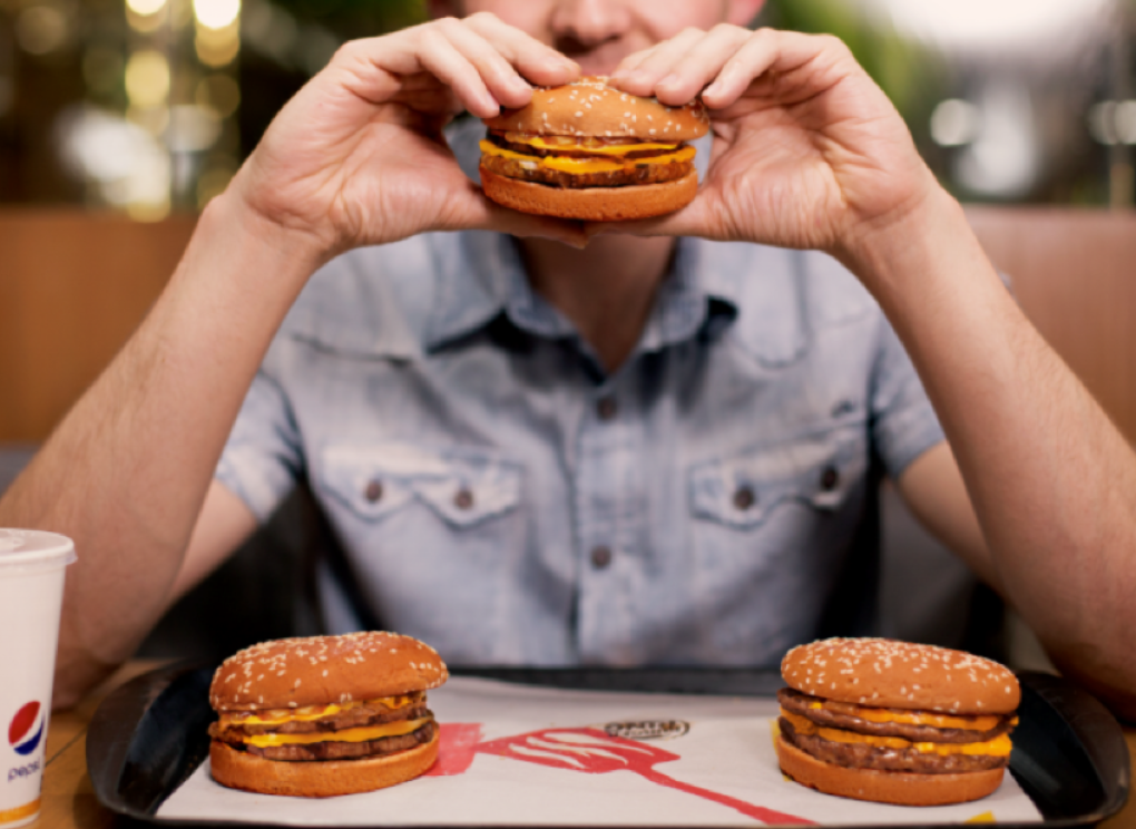 Burger King troca boletos por sanduíches em Goiânia nesta sexta