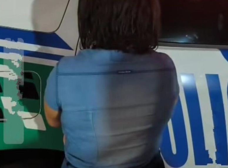 Menino de 7 anos liga para a polícia e mãe é presa por abandono em Santo Antônio de Goiás