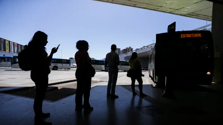 Nove em cada 10 mulheres já sofreram violência ao se deslocar à noite