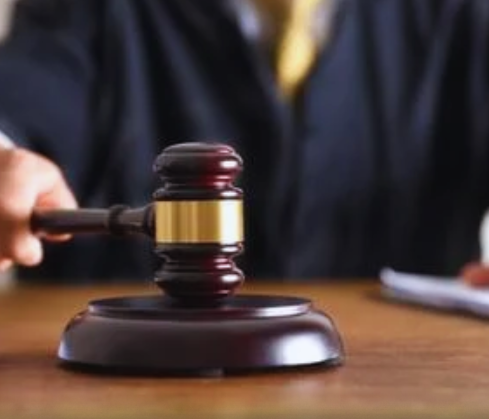 Justiça reconhece vínculo de emprego entre filha e pai dono de loja em Goiânia