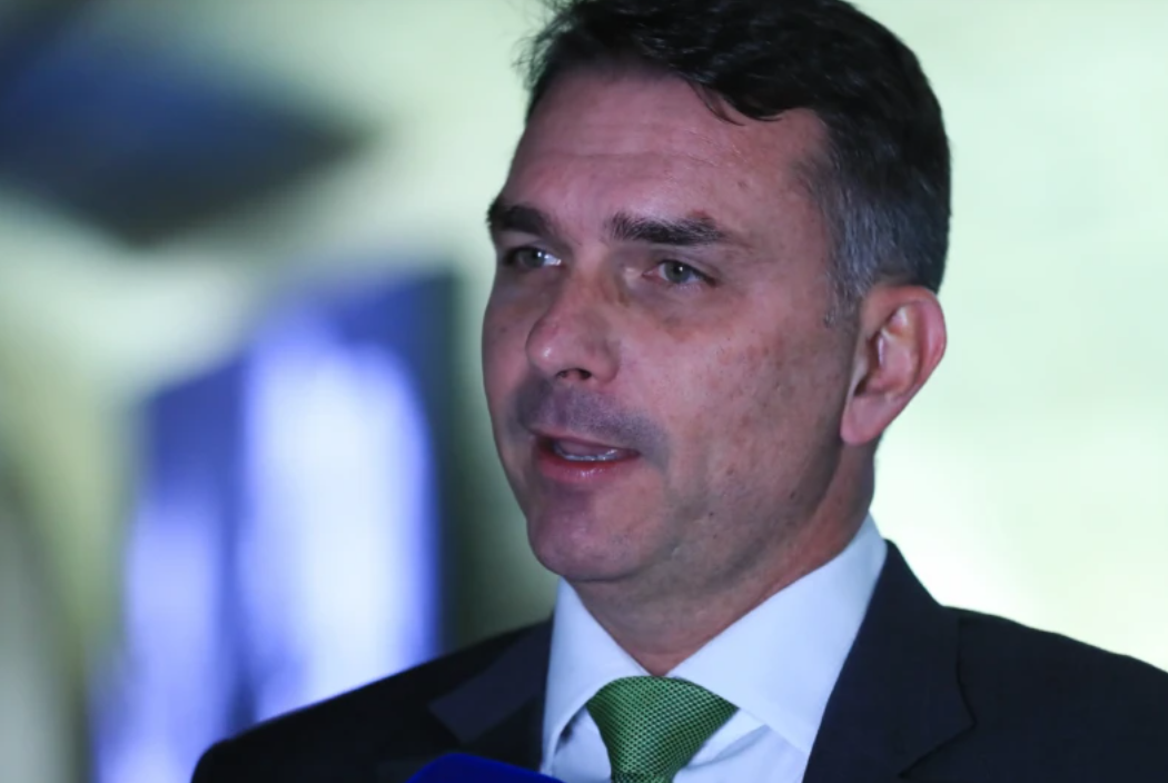 Flávio Bolsonaro confirma candidatura presidencial em 2026 e descarta qualquer recuo