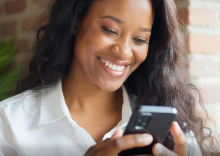 Compartilhamento de notícias políticas cai em grupos de WhatsApp, aponta pesquisa