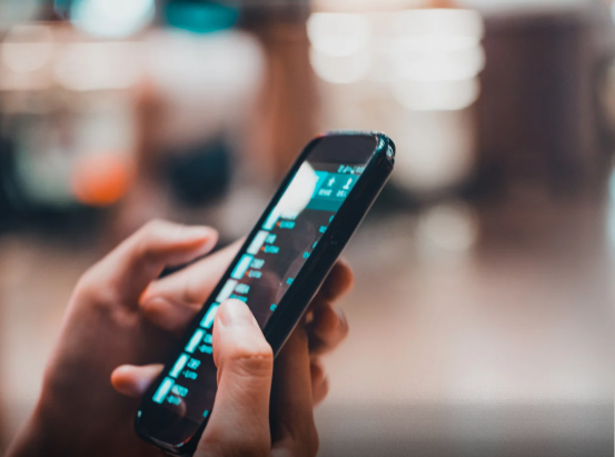 O que a psicologia revela sobre quem deixa o celular sempre no silencioso