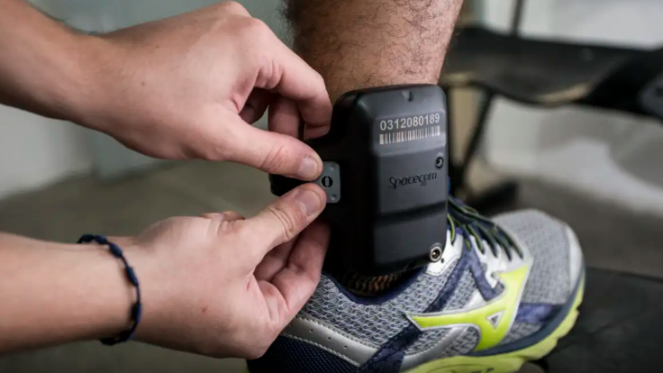 Audiências de custódia virtuais reduzem proteção de direitos e enfraquecem combate à violência policial, aponta estudo