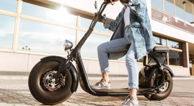 Ciclomotores elétricos terão regras iguais às motos a partir de 2026