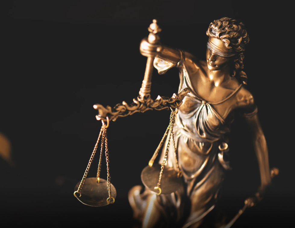 Ataques políticos em redes sociais levam à condenação por dano moral