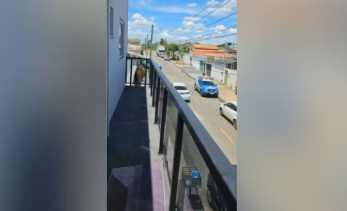 Mulher morre após sofrer choque elétrico na sacada de casa em Anápolis