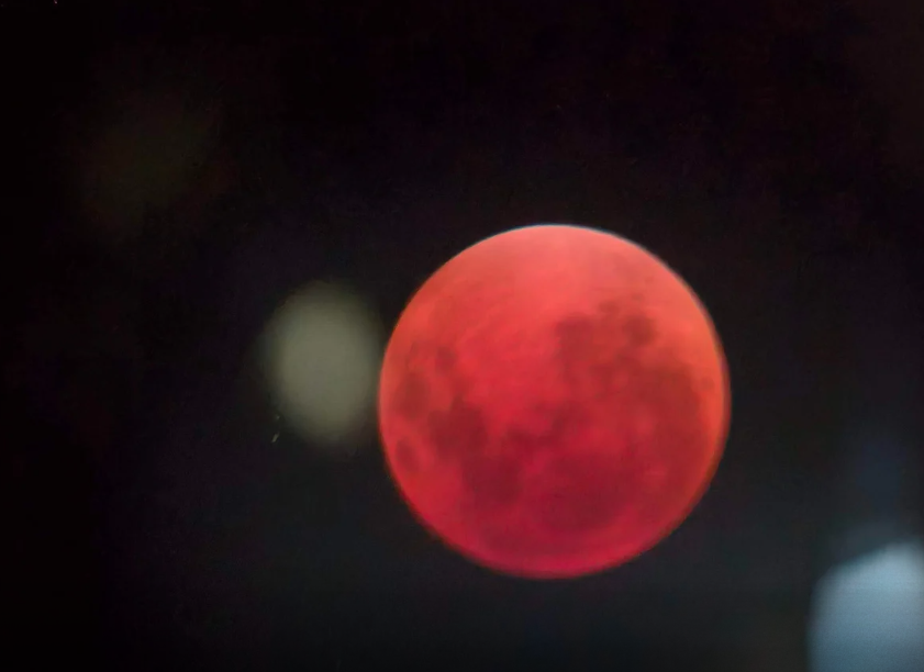 Eclipse lunar total poderá tingir Lua de vermelho