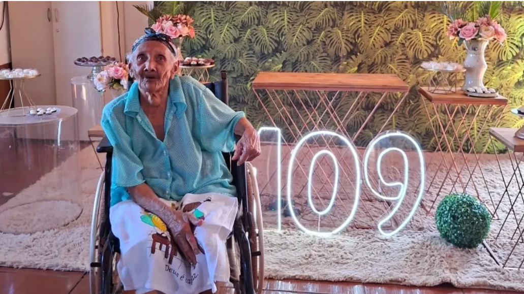 Idosa de 109 anos reúne quatro gerações em festa