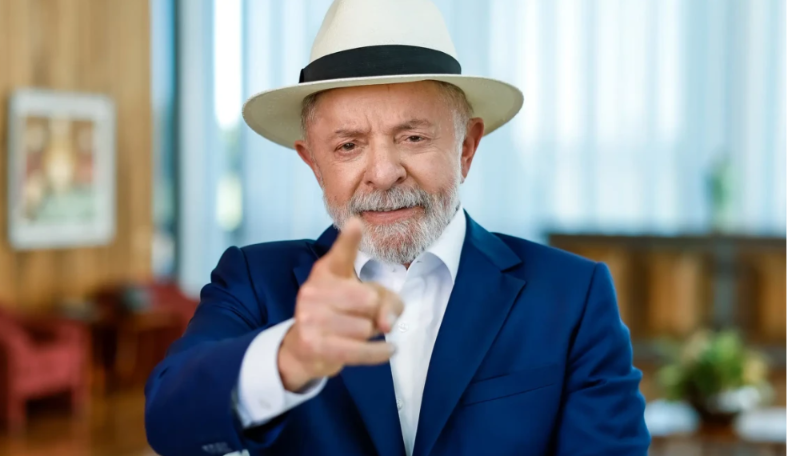 Lula amplia vantagem sobre Flávio Bolsonaro em nova pesquisa eleitoral