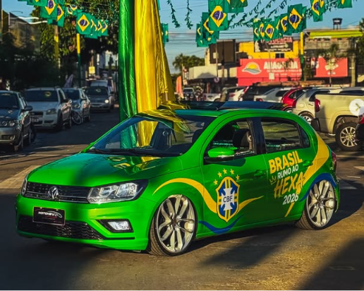 'Carro do hexa' chama atenção e vira atração durante a Copa em Goiás