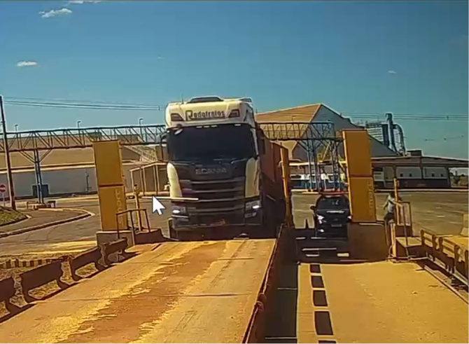 Caminhoneiro embriagado invade empresa com carreta e acaba preso em Rio Verde