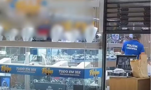 Criminosos invadem joalheria em shopping e levam R$ 400 mil em joias