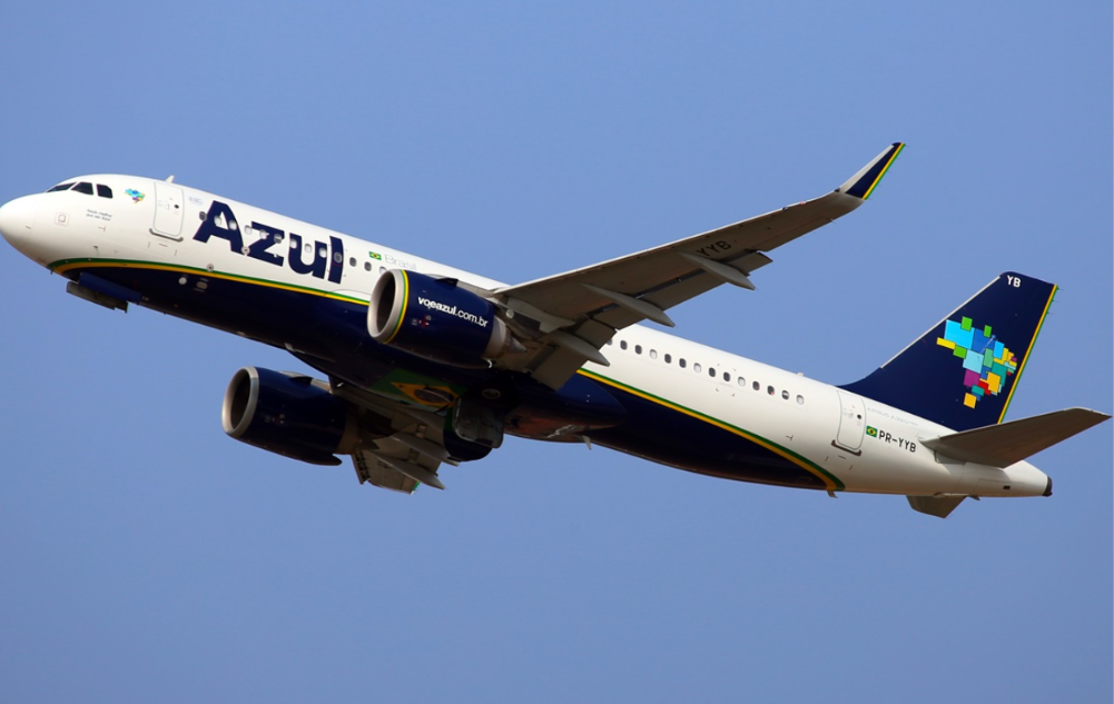 Azul é condenada a pagar R$ 10 mil a adolescente