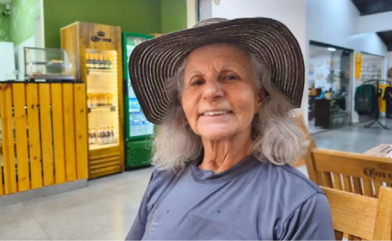 Professora da UFG, de 79 anos, é atacada com vidro em Goiânia
