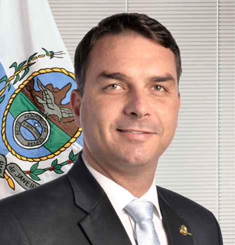 Flávio Bolsonaro descumpre prazo do STF e PF cancela passaporte