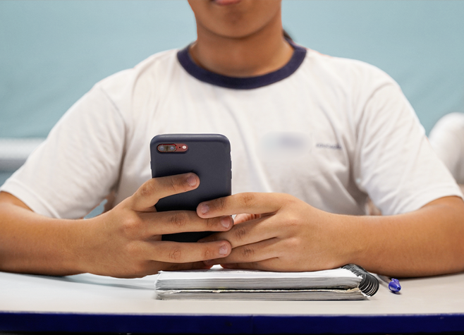 GOVERNO REGULAMENTA LEI QUE RESTRINGE USO DE CELULAR NA ESCOLA
