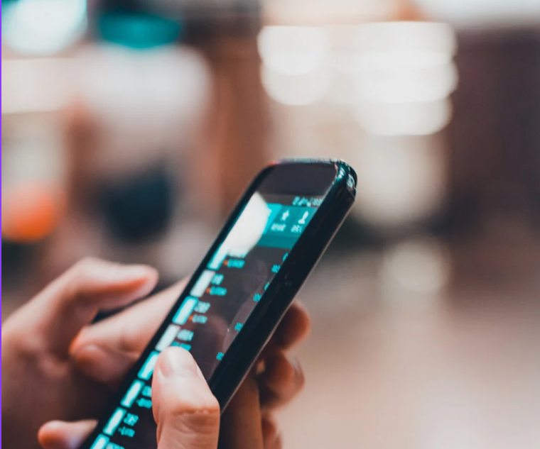 Justiça condena Claro a indenizar estudante por assédio com ligações telefônicas