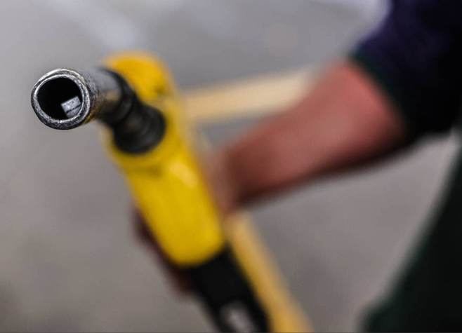 Gasolina da Petrobras tem maior diferença sobre preço internacional desde 2023