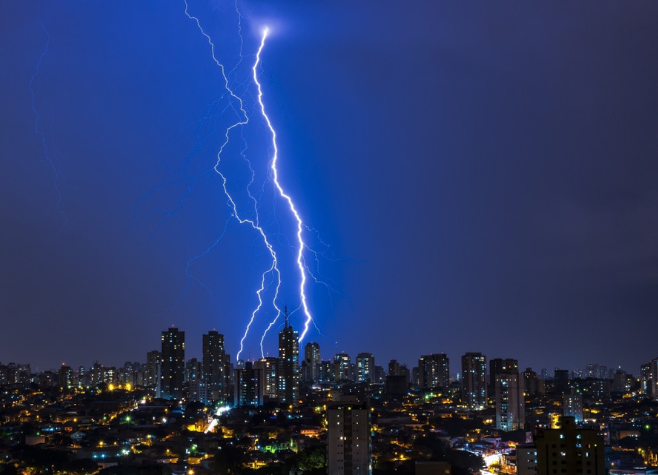 Goiás ultrapassa 1 milhão de raios em 2026 e acende alerta para riscos durante tempestades