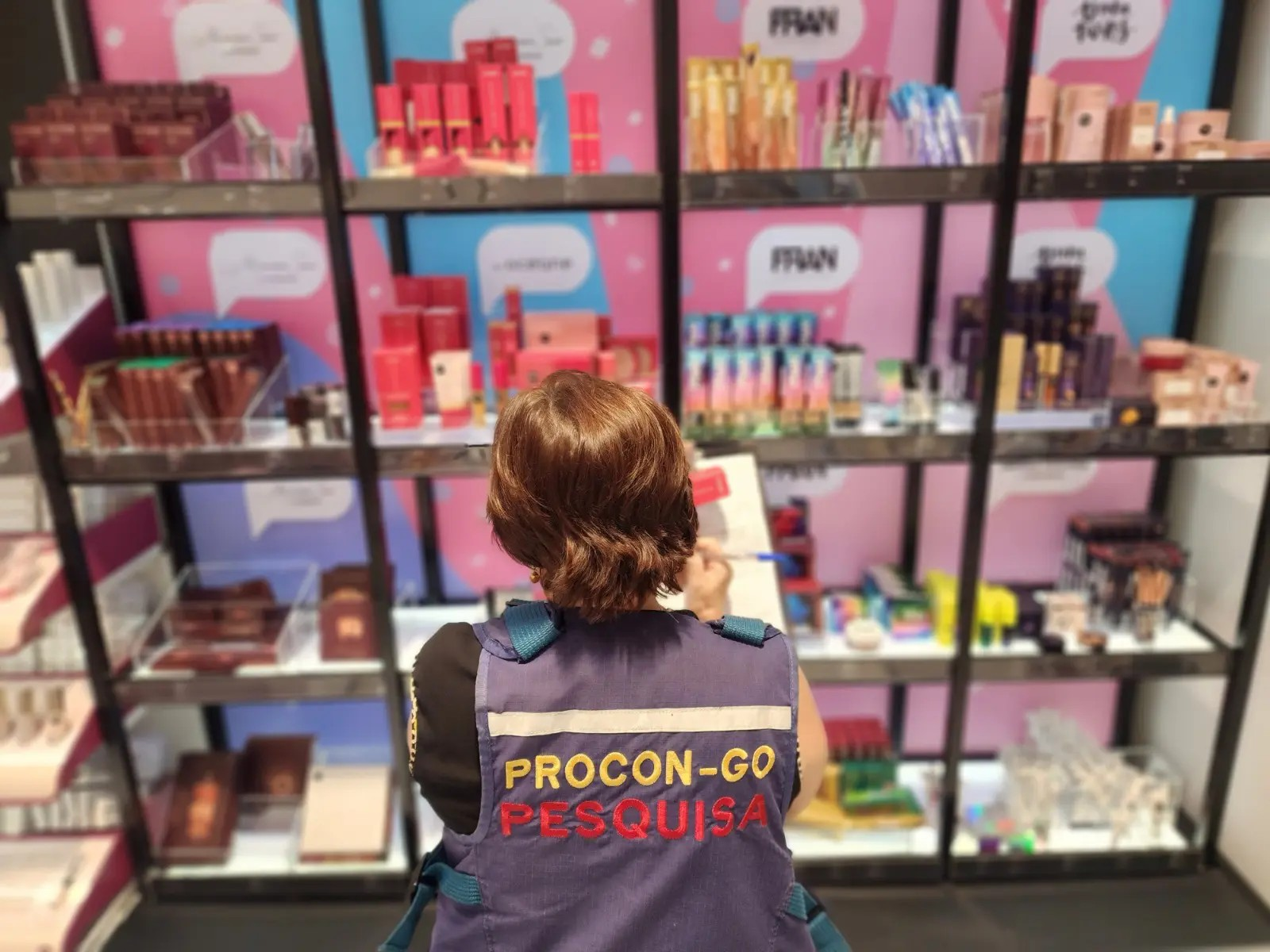 PREÇOS DE PRODUTOS PODEM VARIAR MAIS DE 220% DE UM ESTABELECIMENTO PARA OUTRO NA SEMANA DO DIA DAS MÃES, ALERTA PROCON GOIÁS