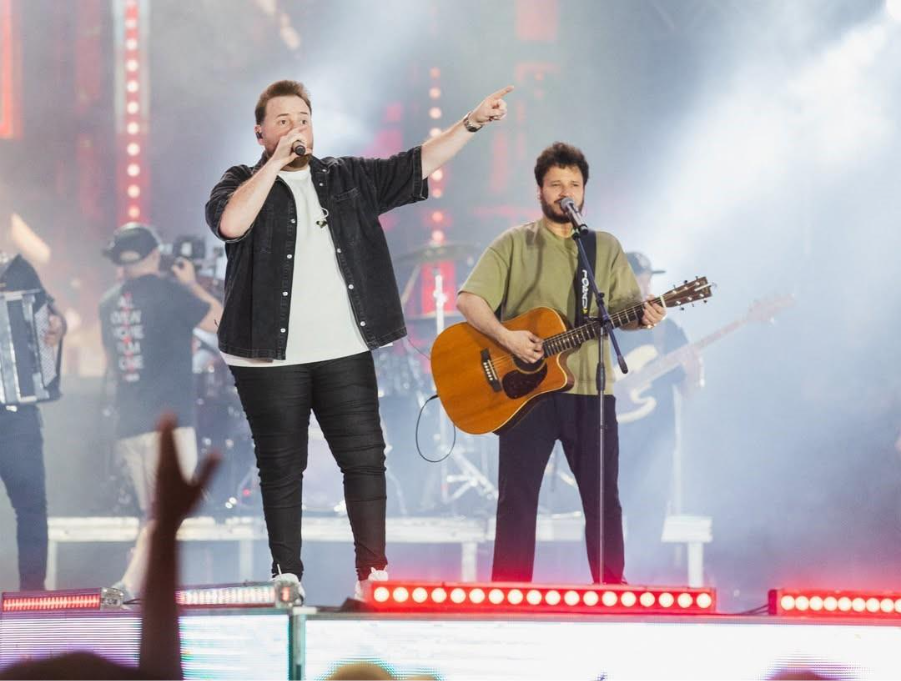 Luiz Cláudio & Giuliano reúnem 25 mil pessoas em show no Verão Maior Paraná 