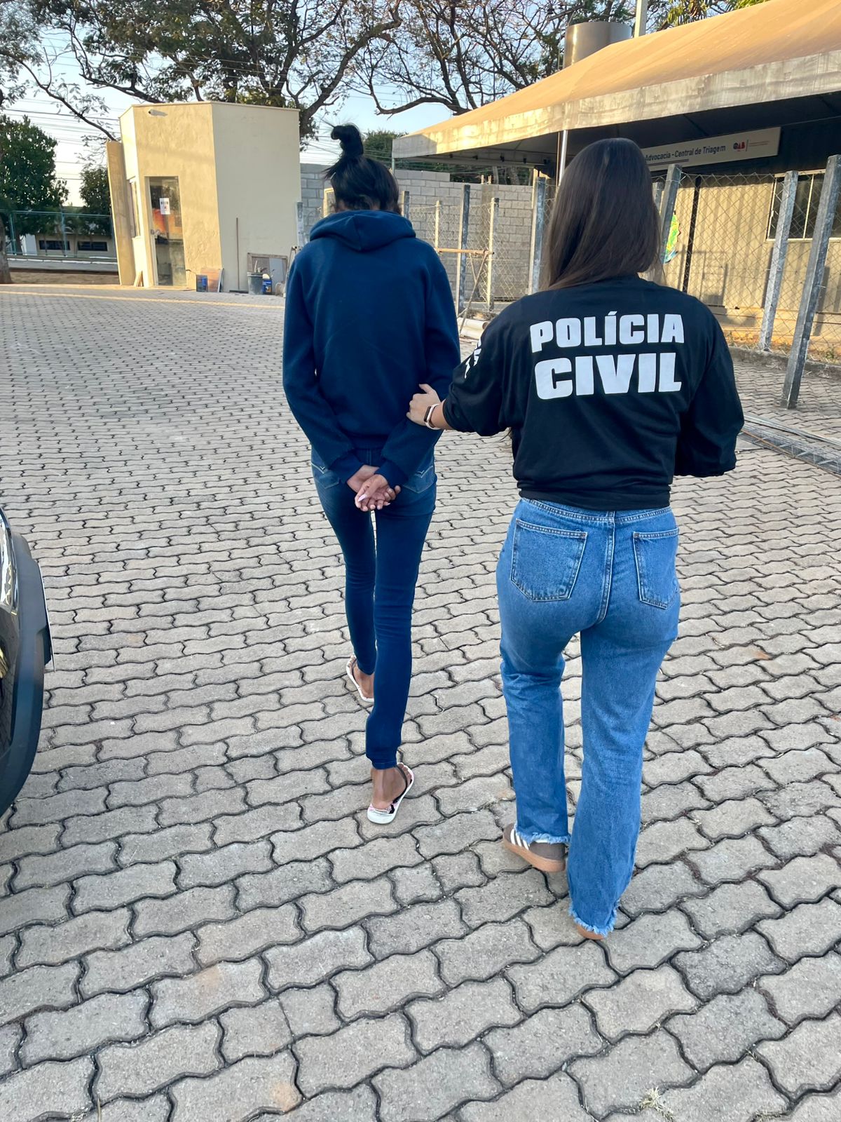 Operação prende casal suspeito de extorquir idosos com fotos íntimas em Goiás 