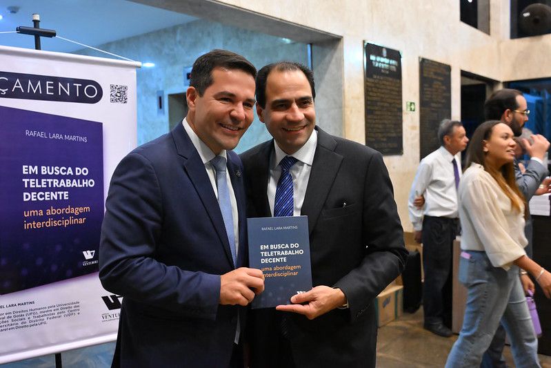Em Brasília, Rafael Lara lança obra sobre teletrabalho ao lado de ministros, dirigentes do CFOAB e lideranças jurídica
