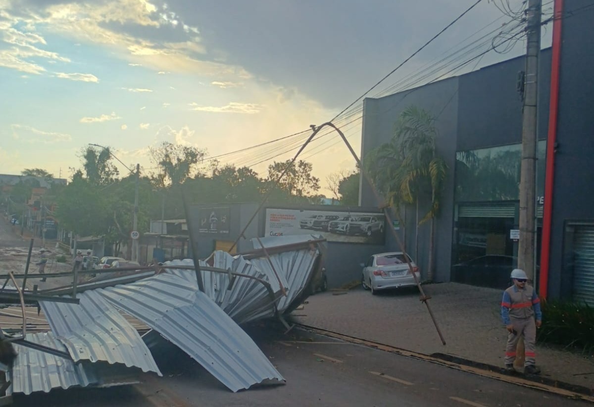 Previsão indica chuva com ventos acima de 50 km/h e raios nos próximos dias